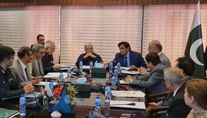 Federal Ombudsman Ejaz Ahmed Qureshi (C to L) and Chief Secretary Sindh Syed Asif Hyder Shah (C to R) preside over a prison reform meeting on May 23, 2024. — Facebook/Sindh Government