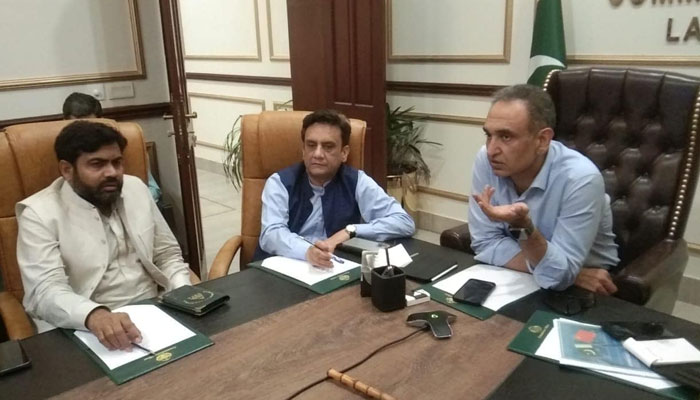 Lahore Commissioner Zaid bin Maqsood chairing a meeting on citys traffic problems on May 24, 2024.— Facebook/commissionerlahoredivision