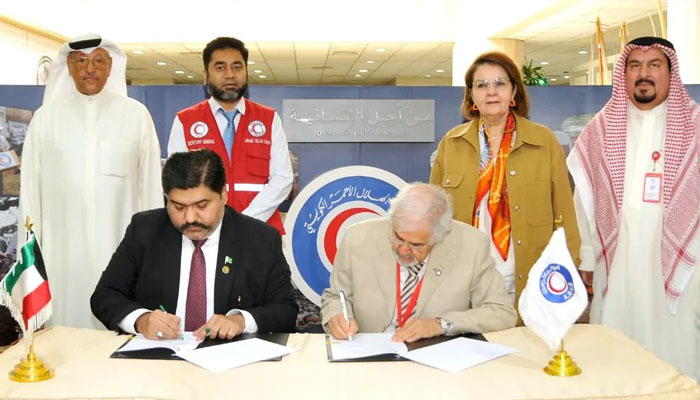 Officials sign cooperation agreement between Pakistan Red Crescent Society (PRCS) and the Kuwait Red Crescent Society (KRCS). — Instagram/pakinkuwait/File