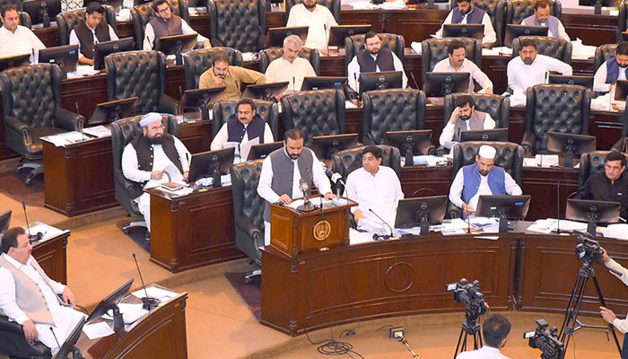 KP Finance Minister, Aftab Alam presents the proposed Rs 1754bln Provincial Budget 2024-25 in the KP Assembly on May 24, 2024. — APP