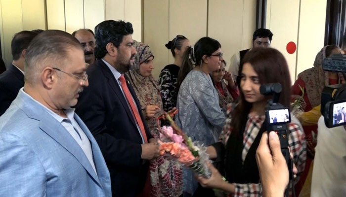 Governor Sindh, Kamran Khan Tessori and Sindh Minister for Information, Transport and Mass Transit, Excise Taxation and Narcotics Control, Sharjeel Inam Memon receive stranded Pakistani Students from Bishkek-Kyrgyzstan on their arrival at Jinnah Terminal in Karachi on May 25, 2024. — PPI