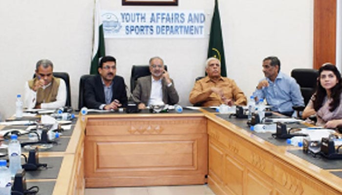 Secretary Inter-Provincial Coordination (IPC) Nadeem Irshad Kayani and Secretary Sports and Youth Affairs Punjab Muzaffar Khan Sial chair a meeting on May 27, 2024. — Facebook/Directorate General Sports & Youth Affairs, Punjab