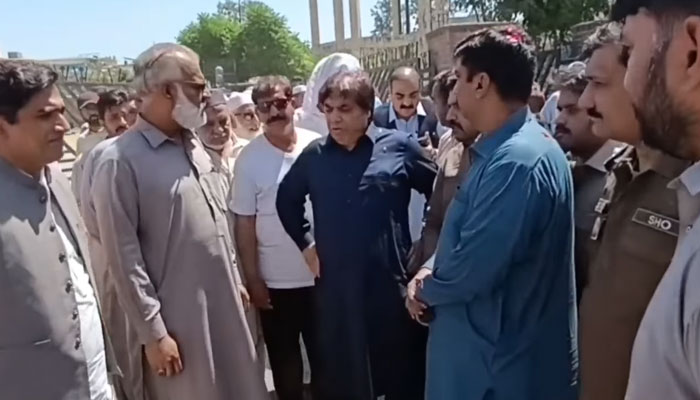 In this still, Member National Assembly (MNA) Hanif Abbasi (C) inspect the facilities being provided to the citizens during his visit to a park on May 27, 2024. — Facebook/Muhammad Hanif Abbasi