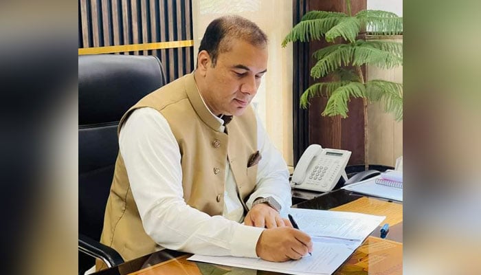 In this image, Capital Development Authority (CDA) Chairman Chaudhary Muhammad Ali Randhawa signs the official documents on May 3, 2024. — Facebook/Capital Development Authority - CDA, Islamabad