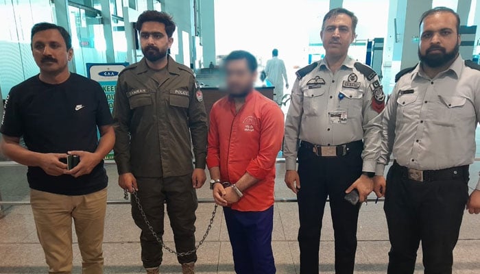 FIA and Punjab Police personnel are pictured with suspect at Islamabad Airport on May 29, 2024. — Facebook/Federal Investigation Agency - FIA