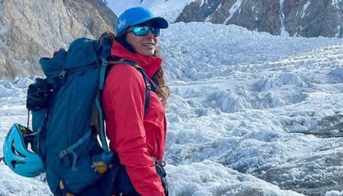 Pakistani mountaineer Naila Kiani seen holding Pakistans flag at the top of K2. — Instagram/@naila._.kiani/File
