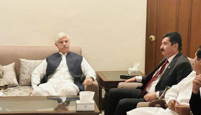 Pakistan Tehreek-e-Insaf-Parliamentarians (PTIP) Chairman Mahmood Khan exchange of views with Governor Faisal Karim Kundi on May 31, 2024. — Facebook/Mahmood Khan