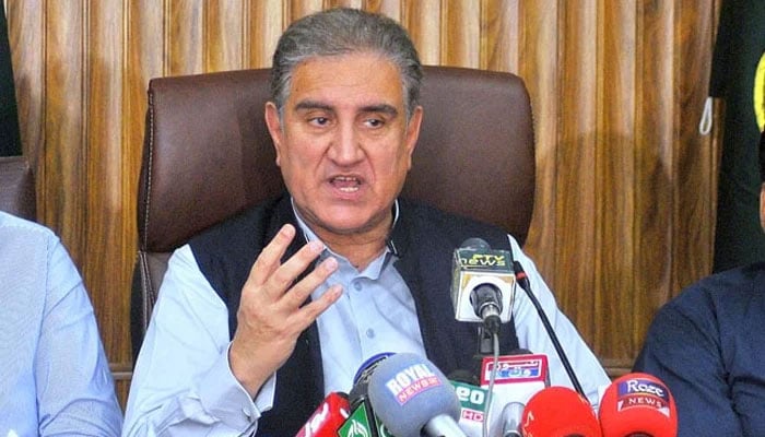 PTI leader and former foreign minister Shah Mahmood Qureshi addresses a press conference. — APP/File