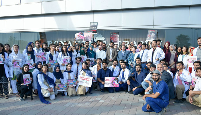 Participants pose for a group photo at “Tobacco Control Awareness Camp” in Islamabad on June 6, 2024. — Facebook/The Centaurus Mall