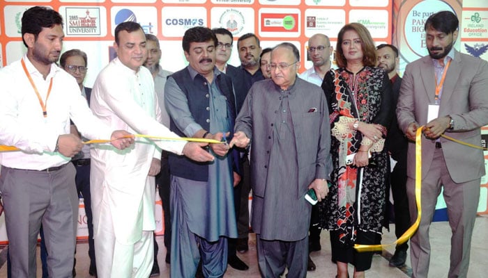 Sindh Education Minister Sardar Ali Shah (L to 3rd) along with Jang Media Group Managing Director Sarmad Ali (R to 3rd) cut the ribbon to inaugurate the two-day 16th The News Education Expo at Karachi Expo Centre on June 8, 2024. — Facebook/Syed Sardar Ali Shah