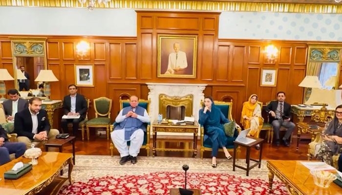 Punjab Chief Minister Maryam Nawaz and preside over a meeting on livestock and approve the launch of Punjab Livestock Card and Farmer Guidance Apps on June 8, 2024. — Facebook/Livestockdpunjab