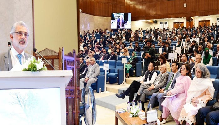 CJP Qazi Faez Isa addresses the concluding ceremony of a one-day conference on climate change, “Navigating Climate Governance - Executive Action and Judicial Oversight”, held in Islamabad in the Supreme Court on June 8, 2024. — PID