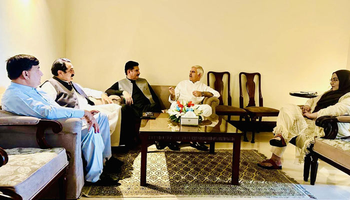 Khyber Pakhtunkhwa Governor Faisal Karim Kundi meets Pakistan Tehreek-e-Insaf-Parliamentarians (PTI-P) Chief and KPs former CM Mahmood Khan on June 9, 2024. — Facebook/Mahmood Khan