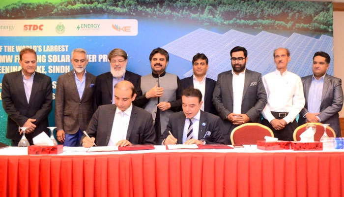 Sindh Transmission & Dispatch Company (STDC) and GO Energy Private Limited officials sign an MOU during a MOU signing ceremony on June 13, 2024. — Facebook/Syed Nasir Hussain Shah