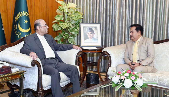 Federal Insurance Ombudsman Mumtaz Ali Shah exchanges views with President Asif Ali Zardari at Aiwan-e-Sadr on June 13, 2024. — APP