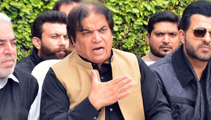 PML-N leader Hanif Abbasi addressing a press conference in this undated picture. — Online/File