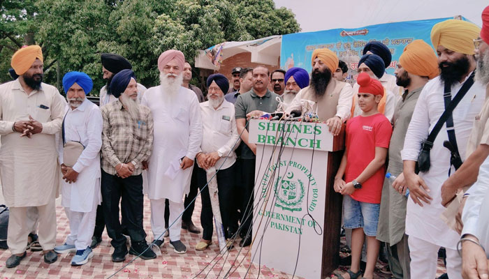 Punjab Minister for Minorities Affairs, and head of Pakistan Sikh Gurdwara Parbandhak Committee, Sardar Ramesh Singh Arora welcomes Sikh yatrees at Wagah border on June 21, 2024. — Facebook/RameshSinghArora