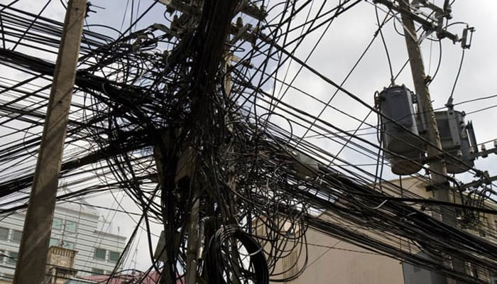 Representational image of entangled electric cables in a Karachi area. — APP/File