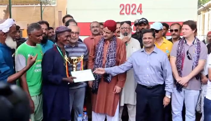 Karachi Mayor Barrister Murtaza Wahab as the chief guest distributes prizes among the winners of  the Commissioner Karachi Donkey Cart Race on June 23, 2024. —Screengrab via Facebook/Sindh Government