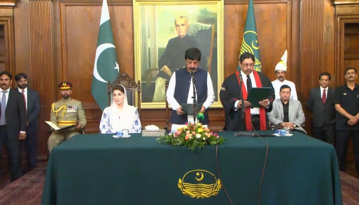 Punjab Governor Sardar Saleem Haider Khan administers oath to Lahore High Court (LHC) acting Chief Justice Shujaat Ali Khan on June 25, 2024. — Screengrab via Facebook/Sardar Saleem Haider Khan