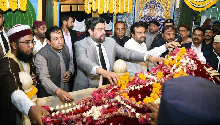 Governor Sindh, Kamran Tessori lays a floral wreath and offers Fateha at the shrine of Hazrat Abdullah Shah Ghazi (RA) on the occasion of the 1294th Annual Urs celebrations in Karachi on June 27, 2024. — PPI