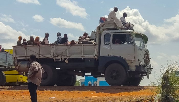 People fleeing the town of Singa, the capital of Sudan´s southeastern Sennar state, arrive in Gedaref in the east of the war-torn country on July 2, 2024. — AFP