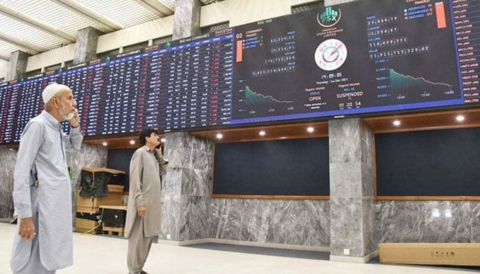 Stockbrokers monitor the latest share prices during a trading session at the Pakistan Stock Exchange (PSX) in Karachi on December 2, 2022. — APP