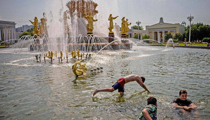 A representational image showing people cooling off at a fountain in Russia. — AFP/File