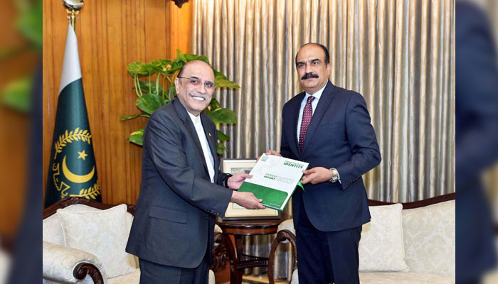 Chairman NADRA, Lieutenant General Muhammad Munir Afsar (L) presents NADRAs Annual Report 2023 to President Asif Ali Zardari, at Aiwan-e-Sadr on July 3, 2024. — APP