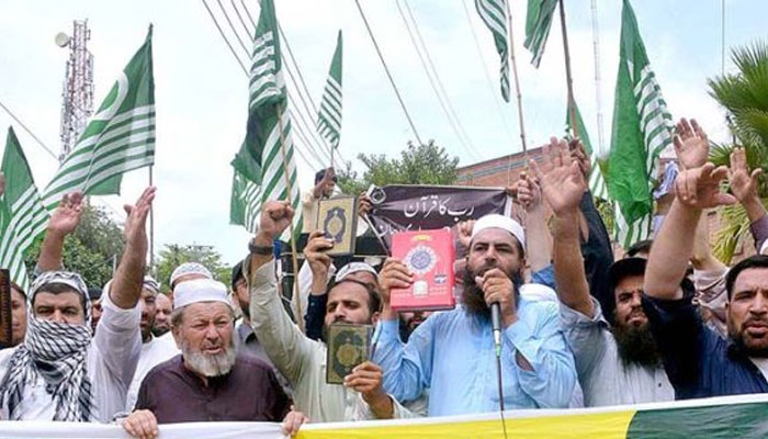 Pakistan Markazi Muslim League workers protesting against desecration of Holy Quran outside a Stockholm Mosque in front of Press Club. — APP/File