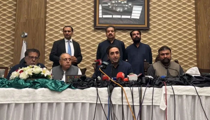 Pakistan Peoples Party (PPP) Chairman Bilawal Bhutto Zardari addresses a press conference flanked by Balochistan Chief Minister Sarfaraz Bugti at the CM House in Quetta on July 5, 2024. — Geo News Screengrab