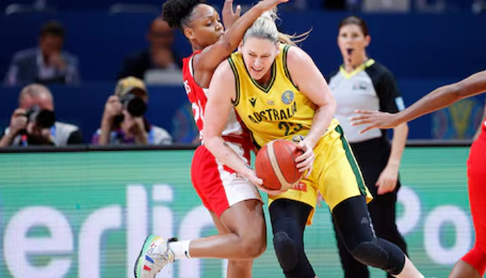 Australia Lauren Jackson (25) steps in against Canada Nirra Fields (21) in first quarter at Sydney SuperDome on Oct 1, 2022. — USA TODAY Sports