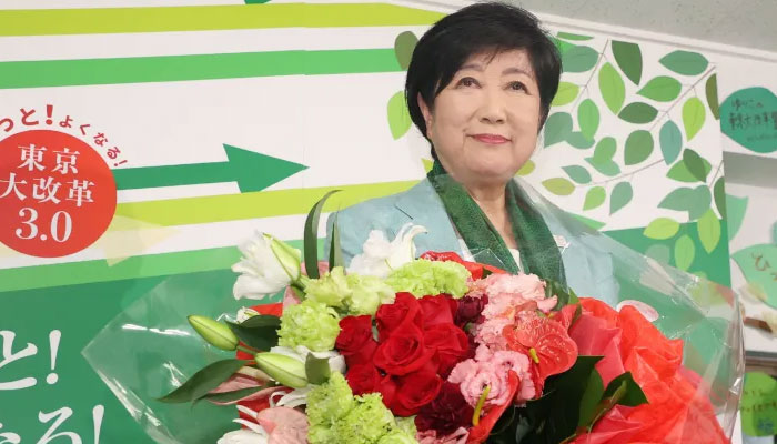 Governor Yuriko Koike holds a flower bouquet as she secures the gubernatorial election in Tokyo. —AFP/file