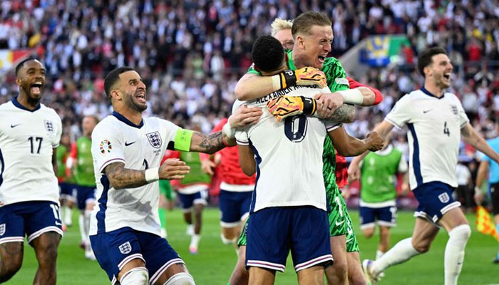 Englands forward Ivan Toney, defender Kyle Walker, defender Trent Alexander-Arnold, goalkeeper Jordan Pickford and midfielder Declan Rice celebrate after winning the Uefa Euro 2024 quarter-final football match at the Duesseldorf Arena in Duesseldorf on July 6, 2024. — AFP