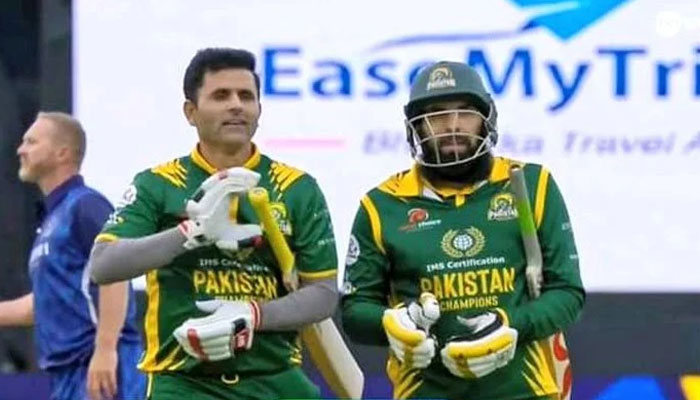 Abdul Razzaq (left) and Misbah ul Haq (right) seen in this image. — Instagram@LegendsLeague/file