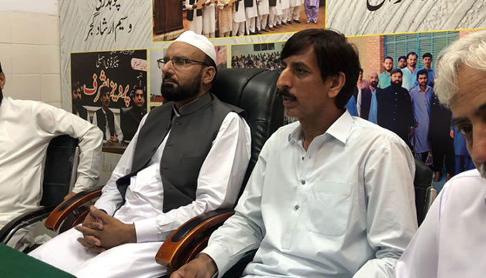 Jamaat-e-Islami (JI) Ismalabad Emir Nasarullah Randhawa (L) meets office bearers of Non Gazetted Staff Welfare Association of Pakistan Institute of Medical Sciences (PIMS) on July 8, 2024. — Facebook/Jamaat-e-Islami Islamabad