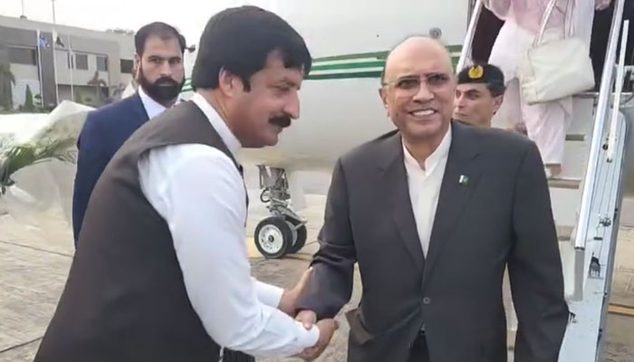 Punjab Governor Sardar Saleem Haider Khan receives President Asif Ali Zardari as he arrives at Lahore airport on July 8, 2024 — screengrab/facebook@Sardar Saleem Haider Khan