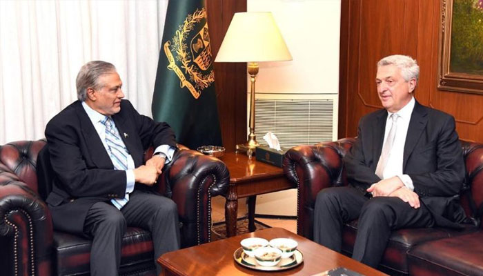 UN High Commissioner for Refugees Filippo Grandi (right) and Deputy Prime Minister and Foreign Minister Senator Ishaq Dar (left).— X@FM_office/file