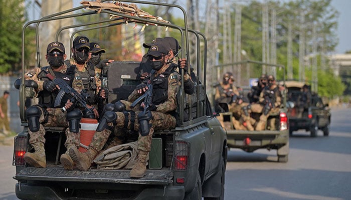 Pakistans army commandos depart in their vehicles after escorting a convoy of vans carrying New Zealands and Pakistani players to the Rawalpindi Cricket Stadium in Rawalpindi on September 13, 2021. — APF