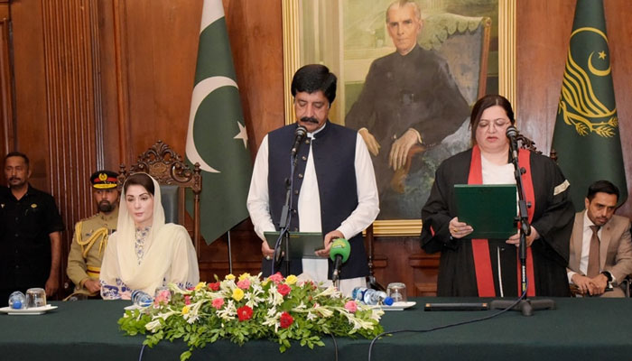 (Left to right) Punjab Chief Minister Maryam Nawaz attends as Punjab Governor Saleem Haider Khan administers the oath to Chief Justice of LHC Justice Aalia Neelum, at the Governor’s House in Lahore, on July 11, 2024. — Facebook/Sardar Saleem Haider Khan