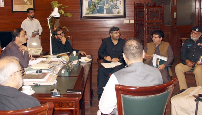 Karachi Mayor Barrister Murtaza Wahab  meets NHA & KPT officials with city administration to discuss the use of Lyari Expressway for heavy traffic on July 12, 2024. — NNI