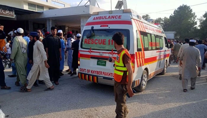 A representational image showing ambulance outside a hospital. — Geo News/File