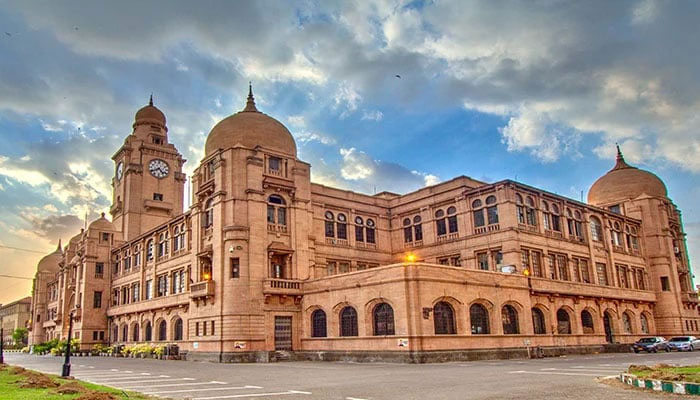 The Karachi Metropolitan Corporation’s (KMC) building in Karachi. — APP/file