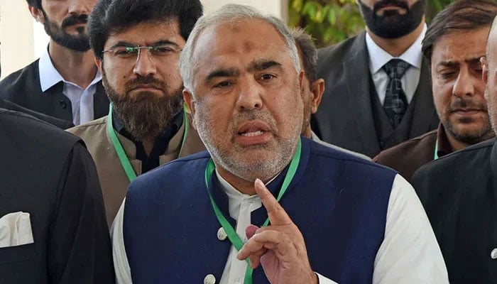 Pakistan Tehreek-e-Insaf’s (PTI) senior leader and NA ex-speaker Asad Qaiser talking to media at outside the Supreme Court in Islamabad. — Online/File