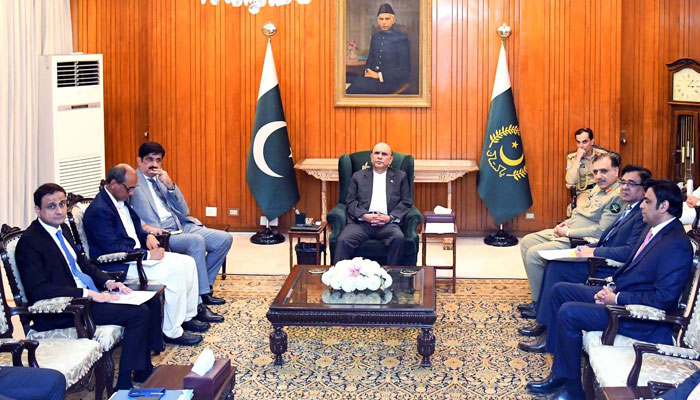 President calls for comprehensive plan to prevent urban flooding in Karachi