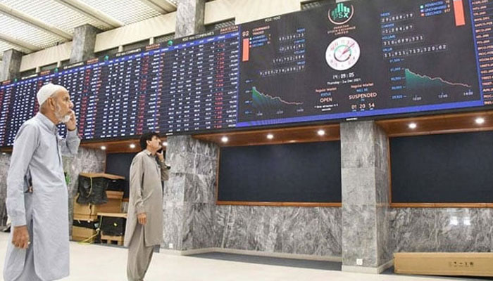 Stockbrokers monitor the latest share prices during a trading session at the Pakistan Stock Exchange (PSX) in Karachi on December 2, 2022. — APP