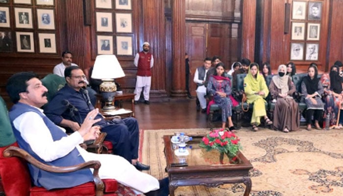 Punjab Governor Sardar Saleem Haider speaks to a delegation of students from various universities who called on him at Governor House on July 24, 2024. — Facebook/Sardar Saleem Haider Khan