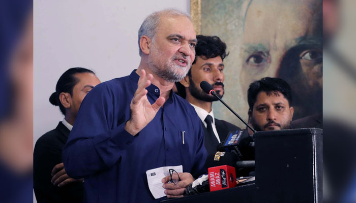 Jamat-e-Islami (JI) Chief, Hafiz Naeem-ur-Rehman addresses to lawyers during reception ceremony organized by Karachi Bar Association at City Courts premises in Karachi on July 24, 2024. — PPI