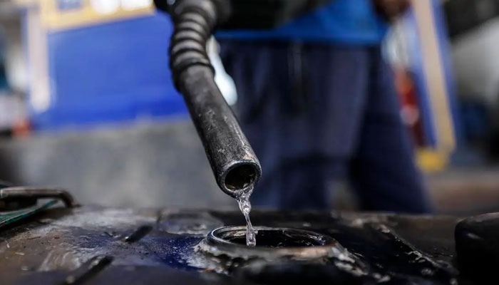 A worker fills the tank of a vehicle at a petrol station in Cairo on March 2, 2023. —AFP