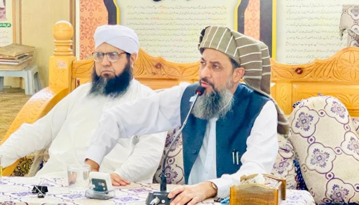 Jamiat Ulema-e-Islam (Sami) Chief Maulana Hamid ul Haq Haqqani addresses an event. — APP/File